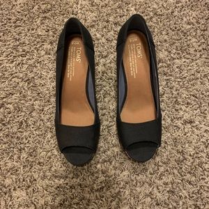 Adorable black Toms wedges size 7.5